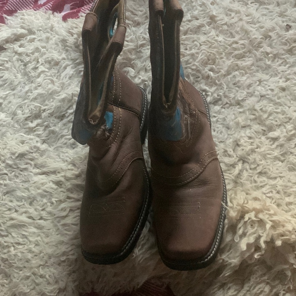 Size 5.5 and barely worn